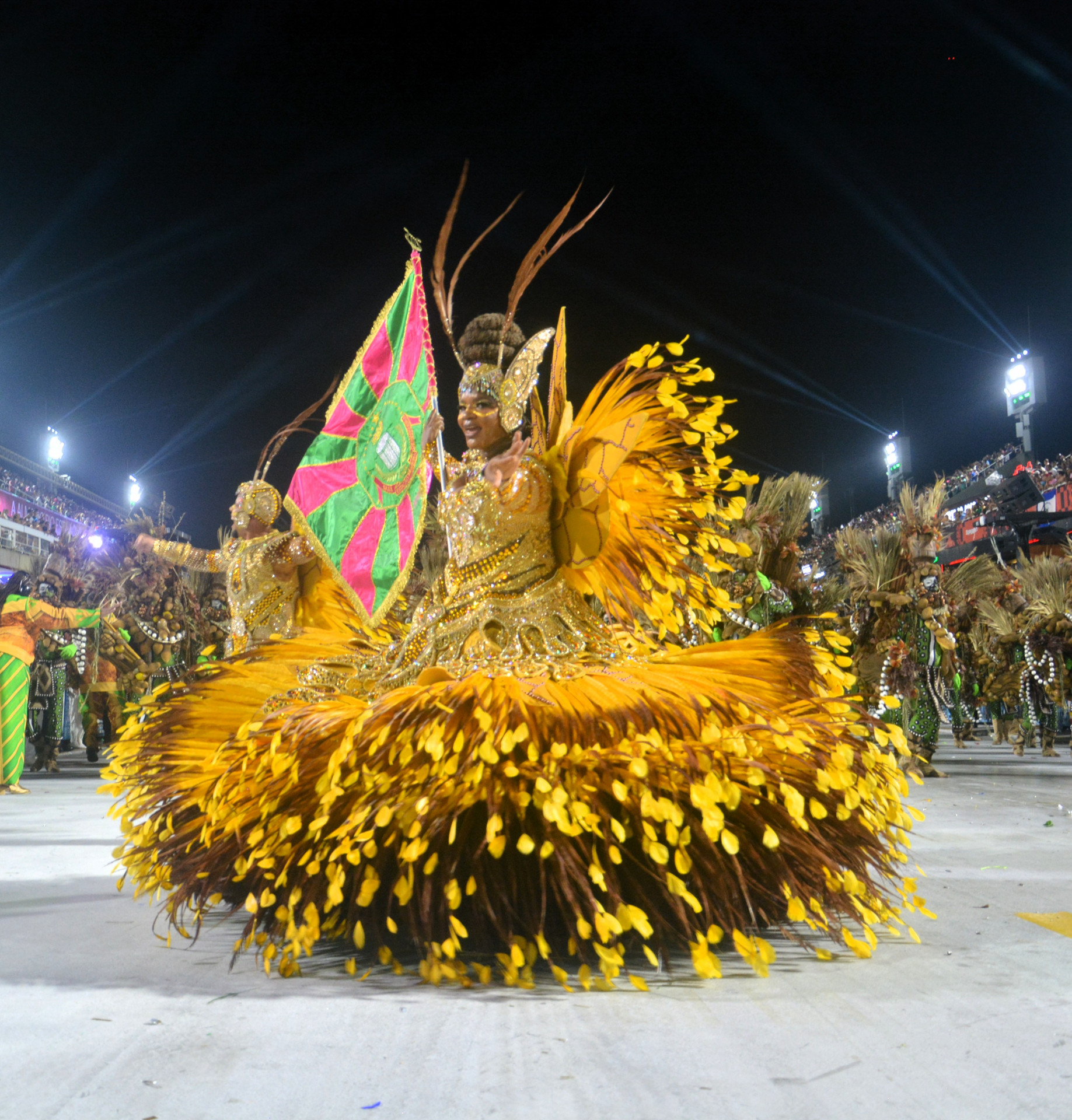 Casal de mestre-sala e porta-bandeira da Mangueira - Foto: Clara Radovicz / Riotur
