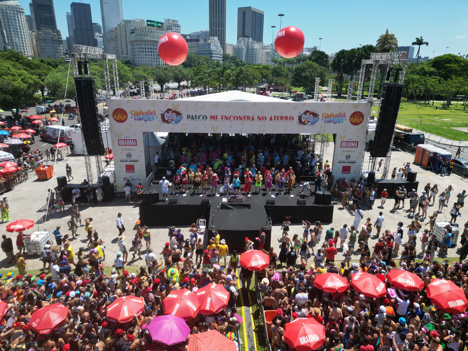 Bloco reuniu milhares de pessoas nesta segunda-feira (16) - Wagner Meier / Riotur