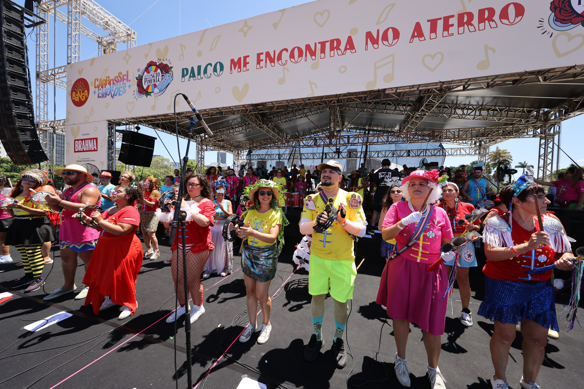 Cerca de 100 ritmistas ditaram o ritmo da manhã - Wagner Meier / Riotur