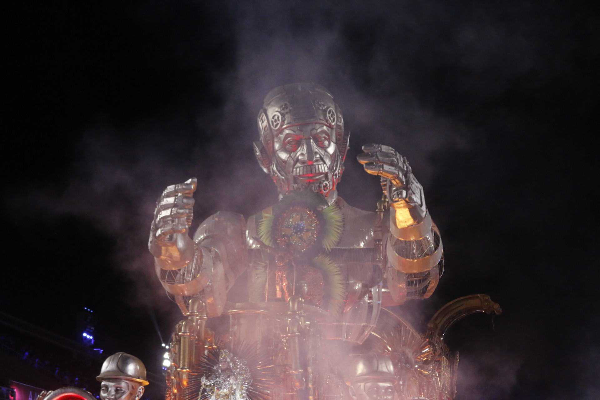 Desfile do Grupo Especial Carnaval 2026 - Desfile da G.R.E.S Acadêmicos de Niterói, na Avenida Marquês de Sapucaí, no Centro do Rio de Janeiro, neste domingo (15). - Carlos Elias/Agência O Dia