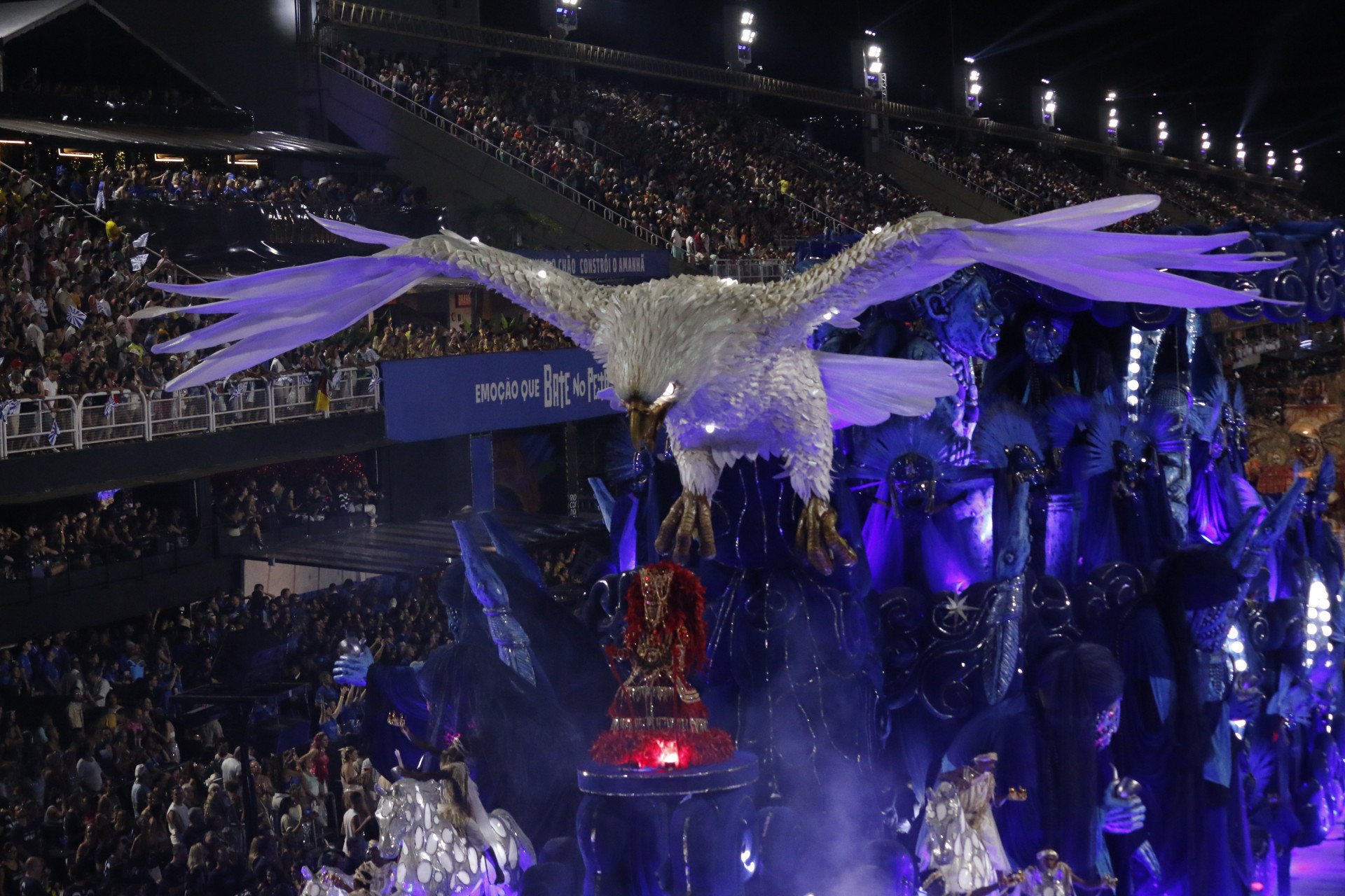 Desfile do Grupo Especial Carnaval 2026 - Desfile da G.R.E.S Portela, na Avenida Marquês de Sapucaí, no Centro do Rio de Janeiro, neste domingo (15). Foto: Carlos Elias/Agência O Dia - Carlos Elias/Agência O Dia