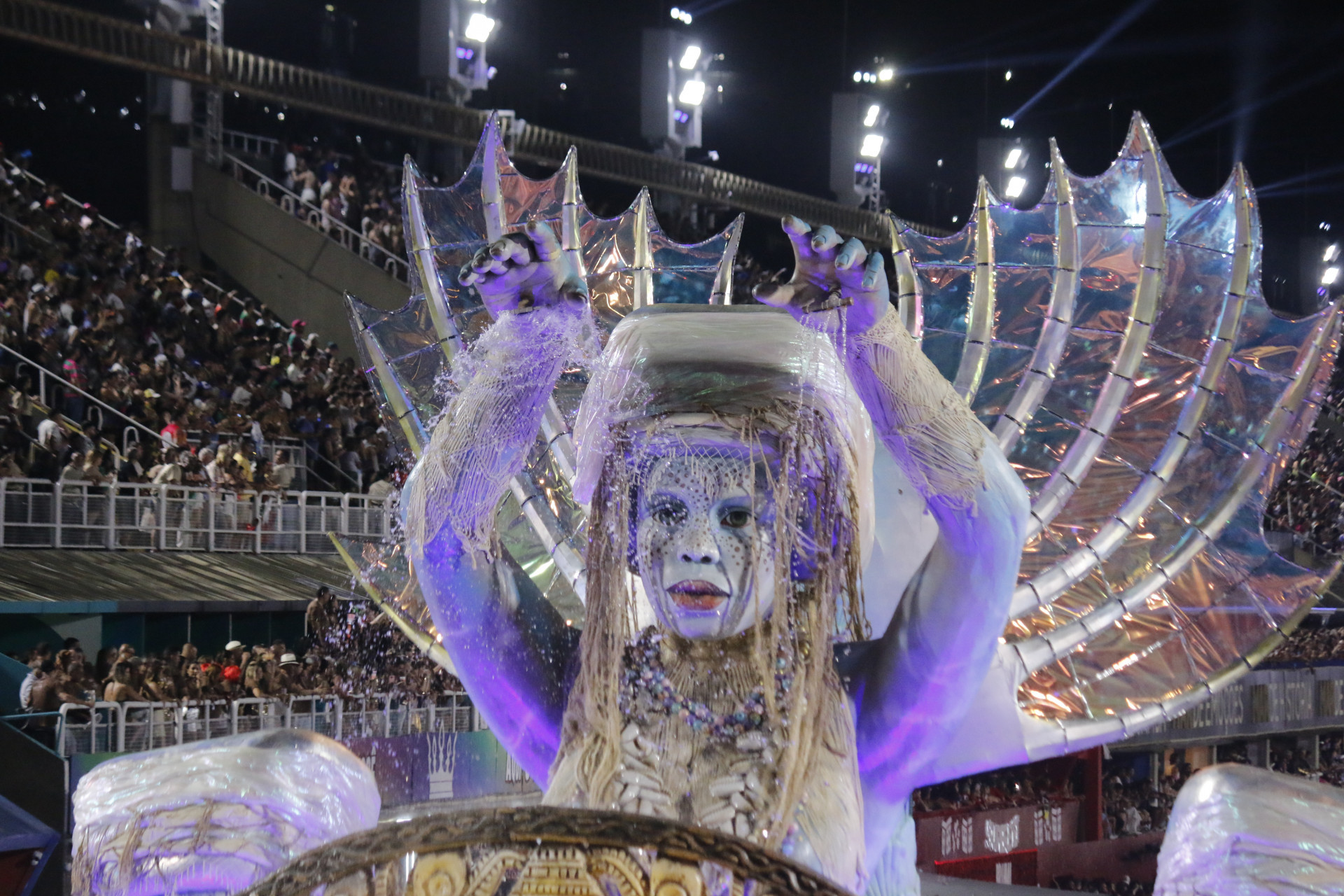 Desfile do Grupo Especial Carnaval 2026 - Desfile da G.R.E.S Portela, na Avenida Marquês de Sapucaí, no Centro do Rio de Janeiro, neste domingo (15). Foto: Carlos Elias/Agência O Dia - Carlos Elias/Agência O Dia
