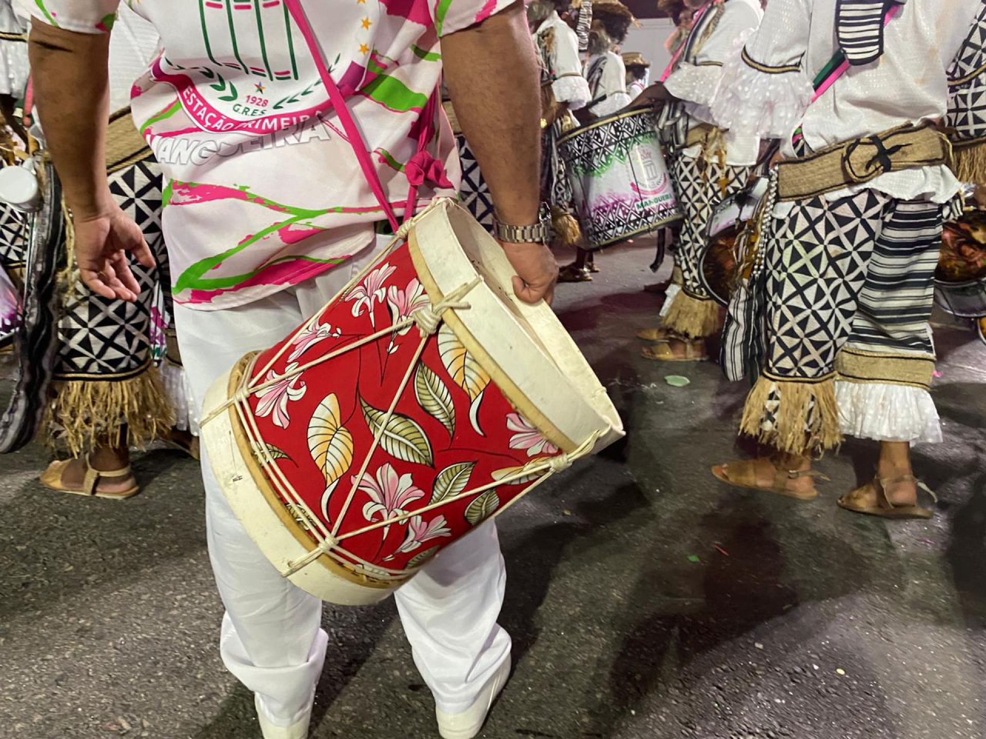 Caixas de marabaixo integrarão bateria da Mangueira - Thalita Queiroz / Agência O Dia