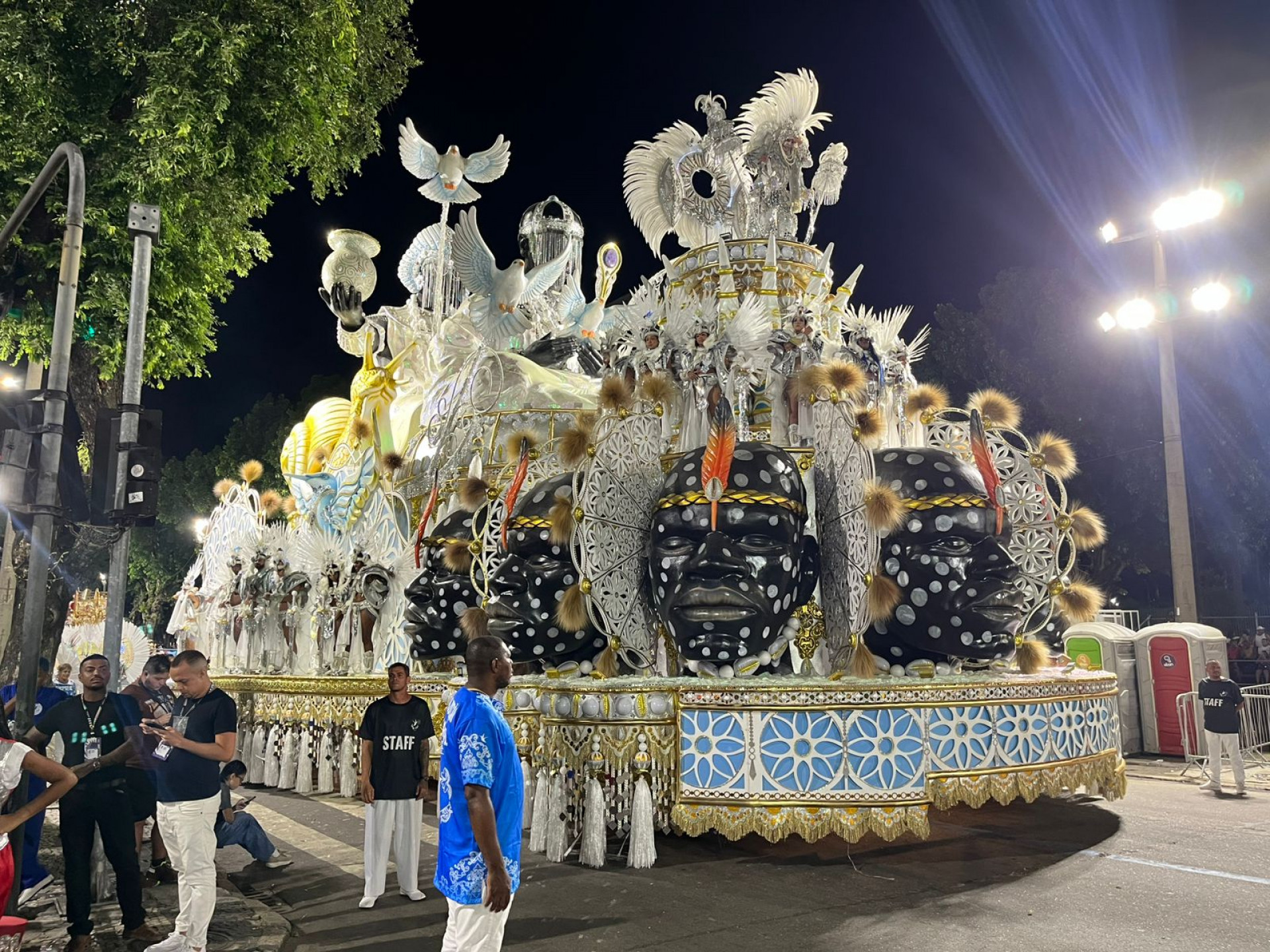 Beija-Flor é a segunda escola a desfilar neste segundo dia do Grupo Especial - Fred Vidal / Agência O Dia