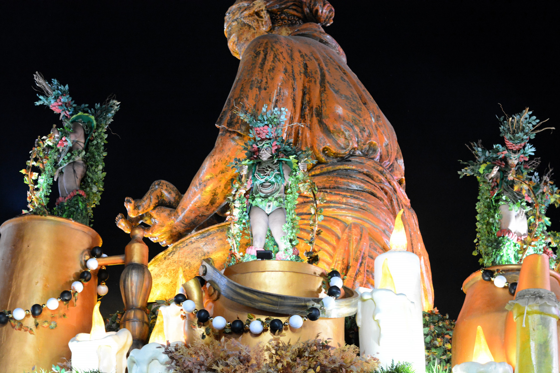 Estação Primeira de Mangueira desfila na Sapucaí - Foto: Luiza Monteiro / Riotur