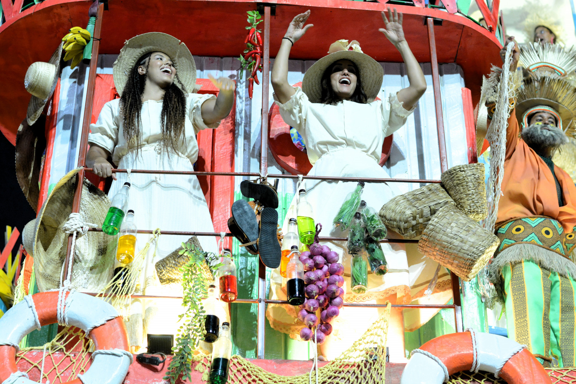 Estação Primeira de Mangueira desfila na Sapucaí - Foto: Luiza Monteiro / Riotur