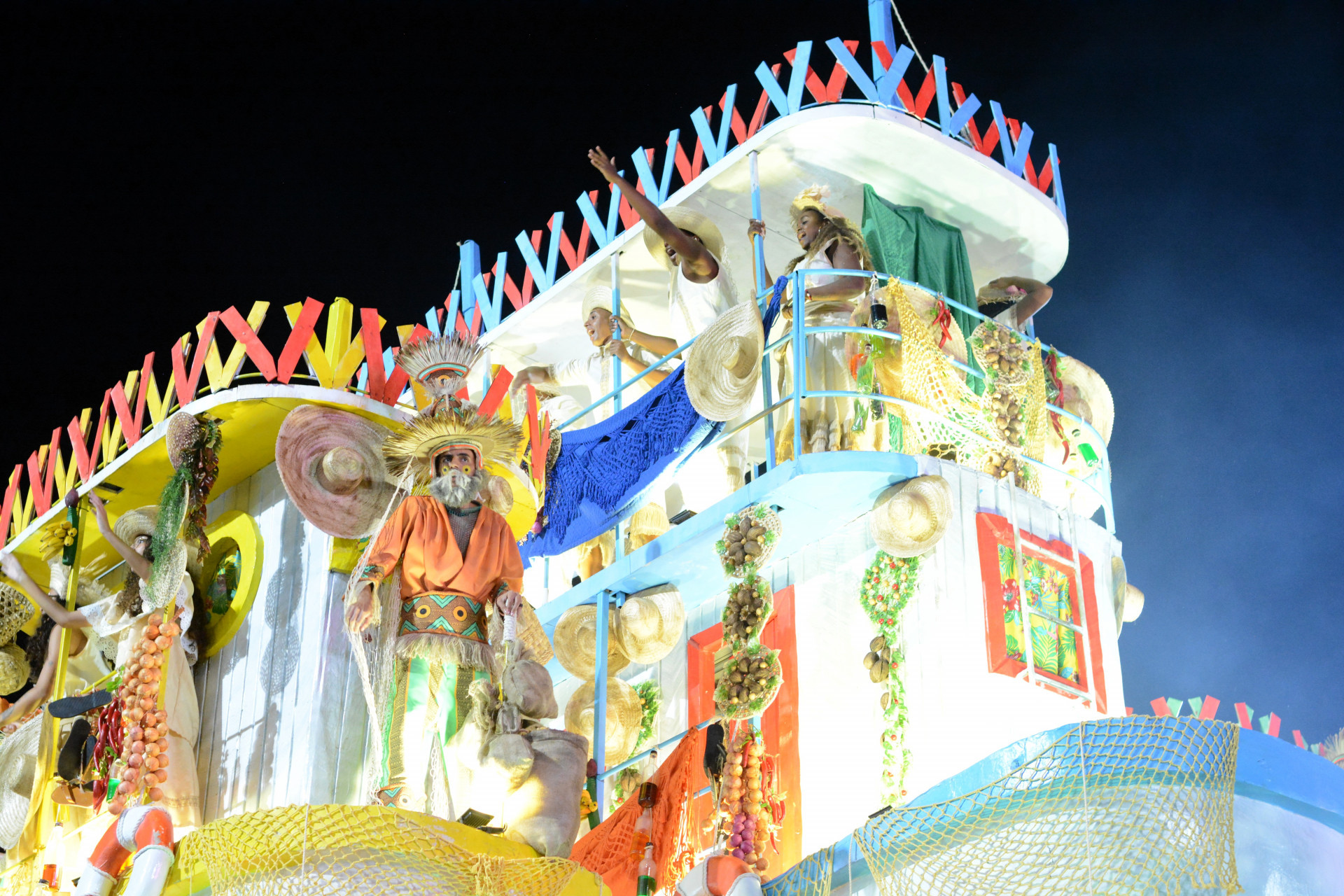 Estação Primeira de Mangueira desfila na Sapucaí - Foto: Luiza Monteiro / Riotur