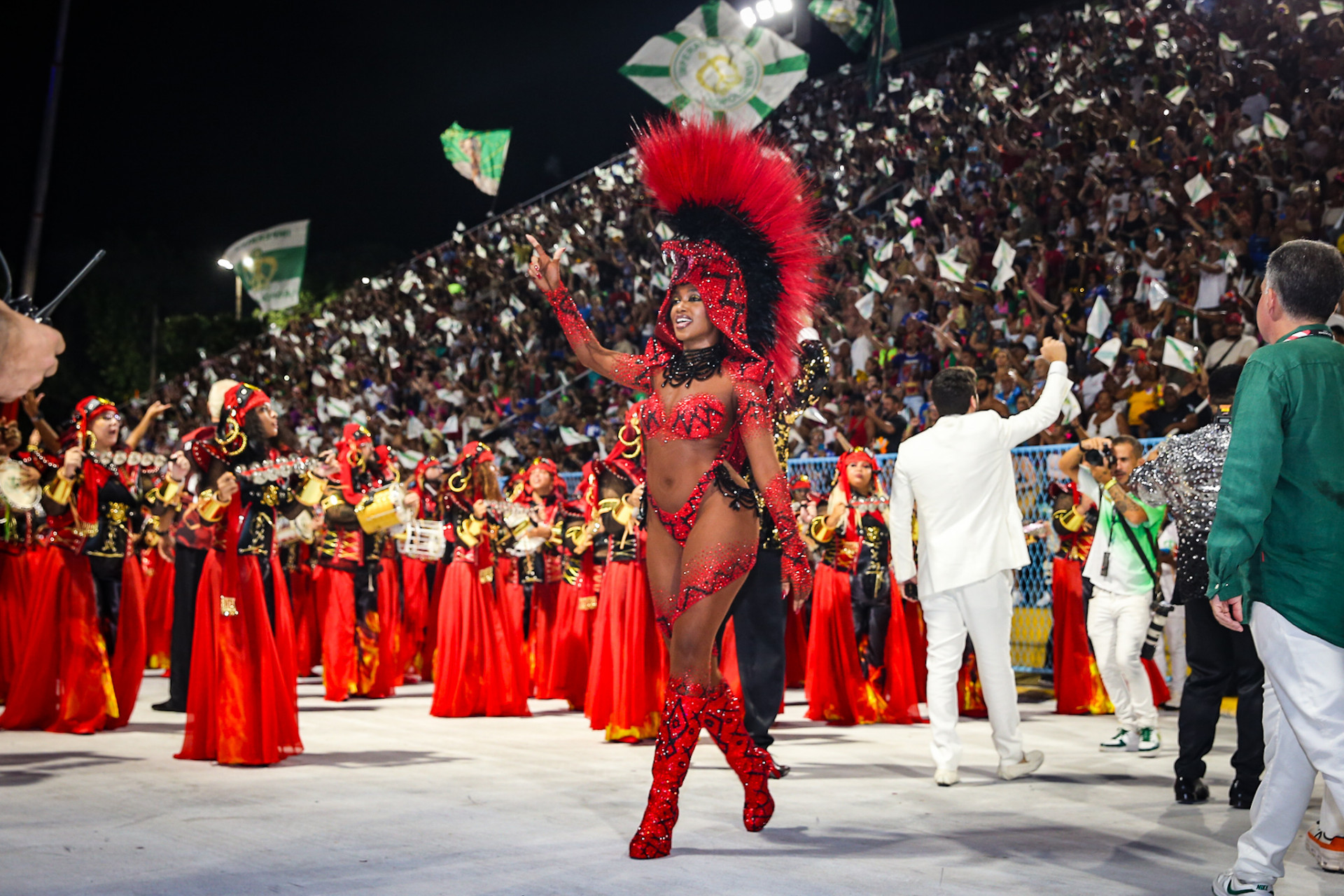 Rainha de bateria da Imperatriz Leopoldinense, Iza esbanja beleza e carisma com look de serpente - Victor Chapetta / Brazil News