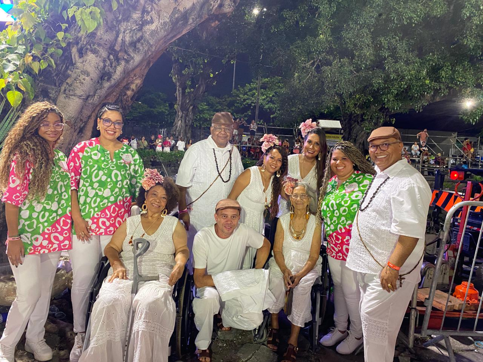 Fam&iacute;lia de Mestre Sacaca comparece em homenagem da Mangueira - Thalita Queiroz / Ag&ecirc;ncia O Dia