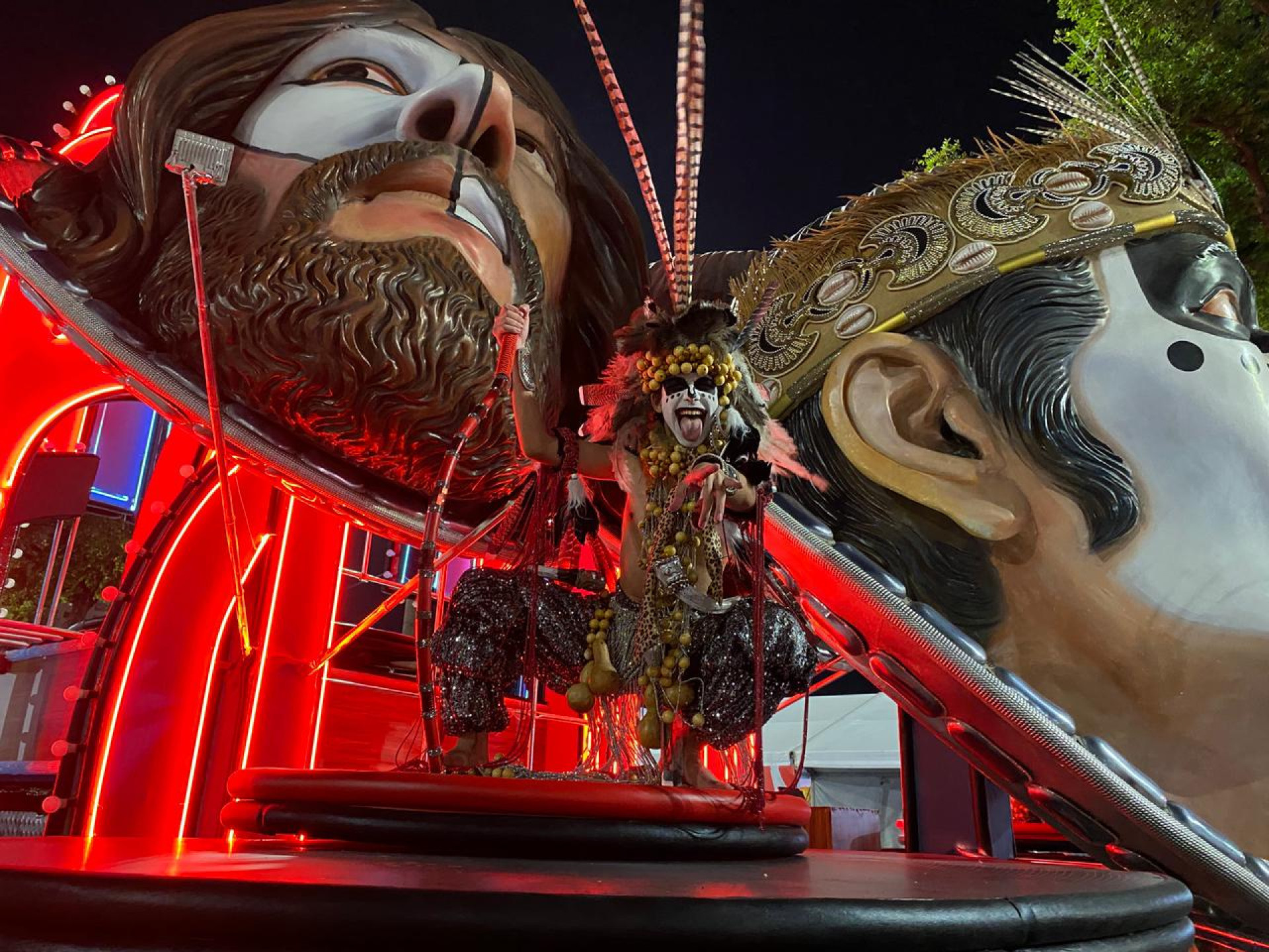 Maranhense Yago Savalla interpreta Ney Matogrosso em desfile da Imperatriz - Thalita Queiroz / Agência O Dia