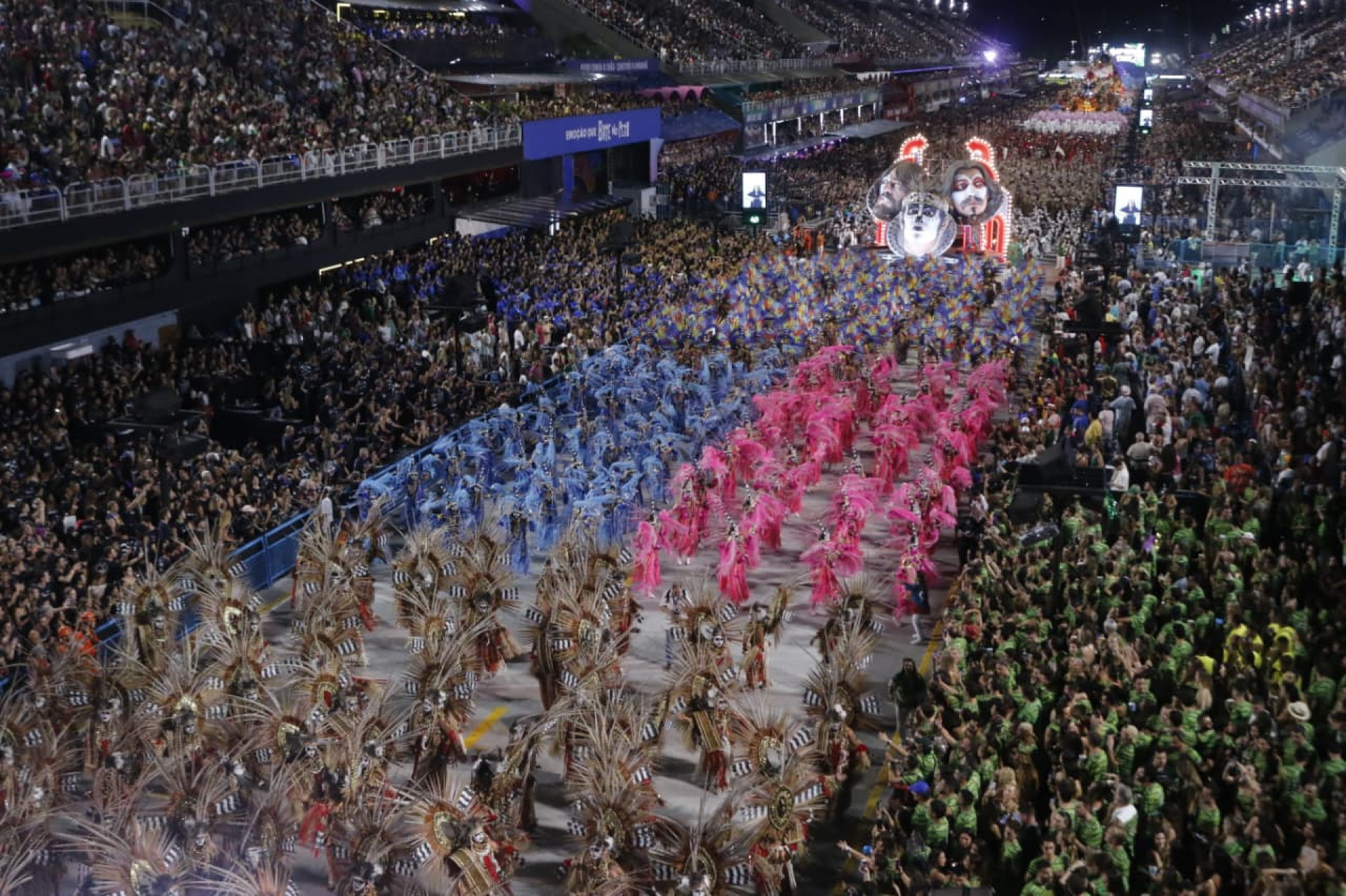 Imperatriz Leopoldinense desfila na Marquês de Sapucaí - Foto: Carlos Elias / Agência O Dia