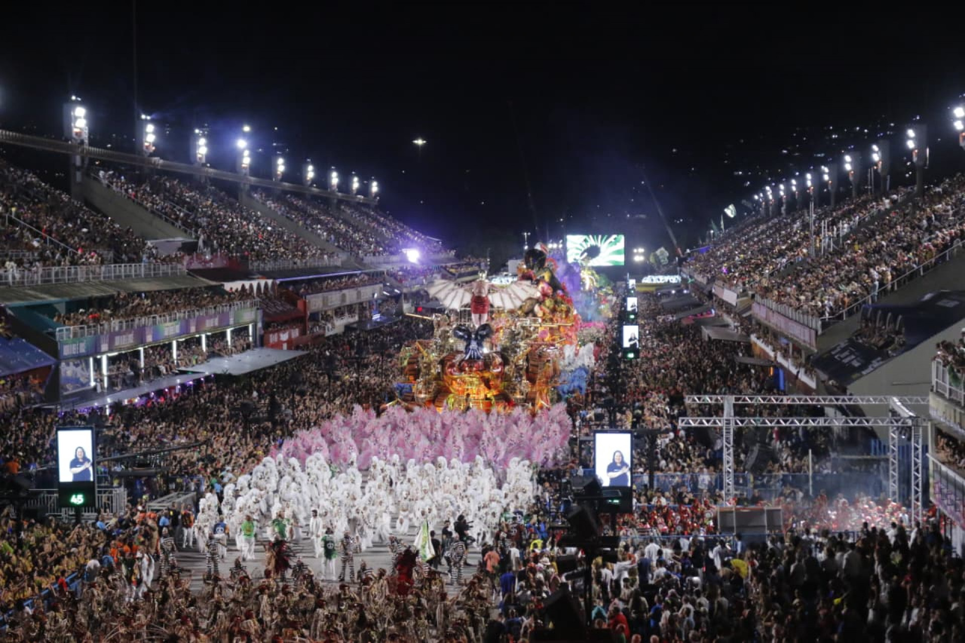 Imperatriz Leopoldinense desfila na Sapucaí - Foto: Carlos Elias / Agência O Dia