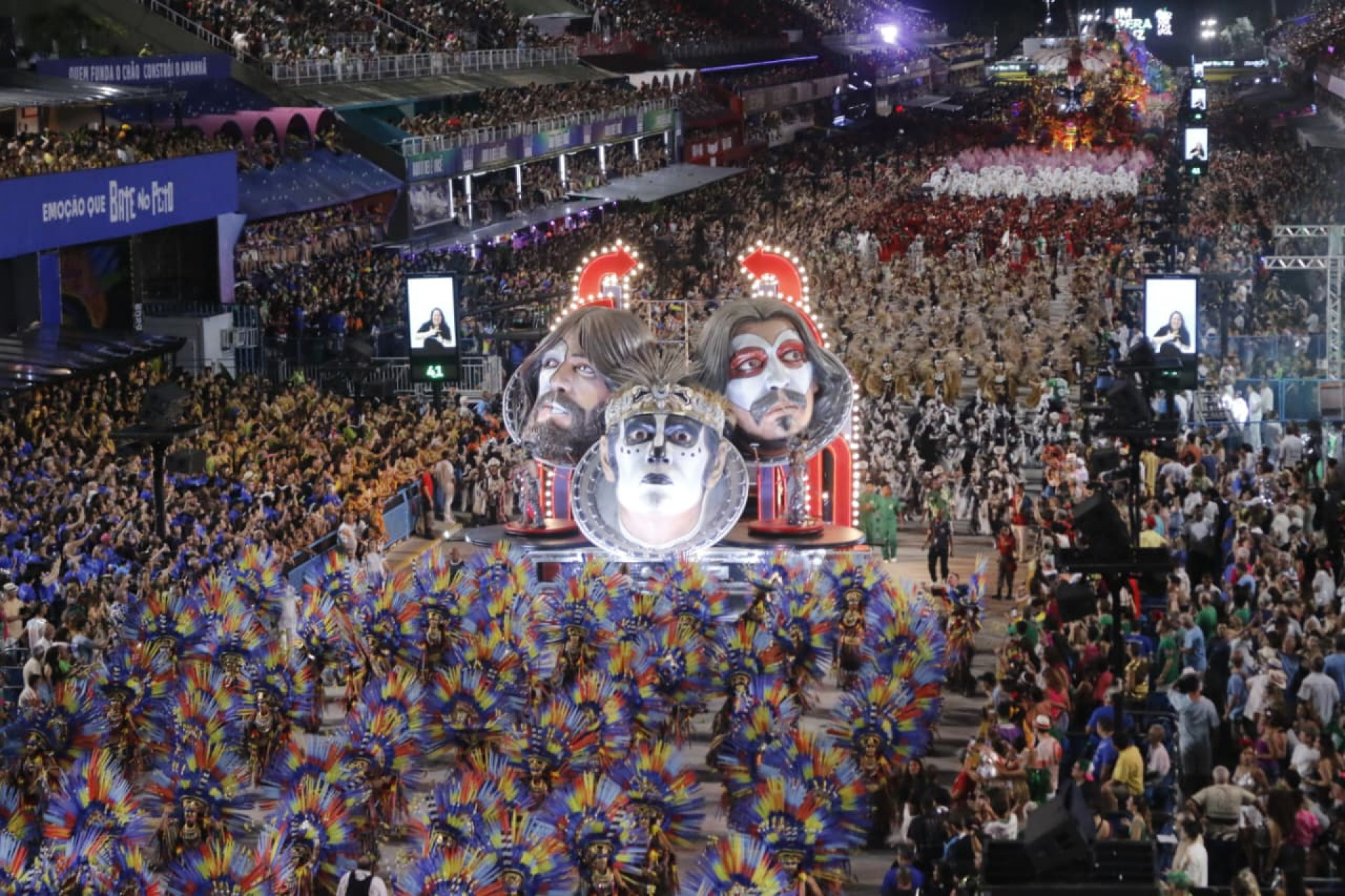 Imperatriz Leopoldinense desfila na Sapucaí - Foto: Carlos Elias / Agência O Dia