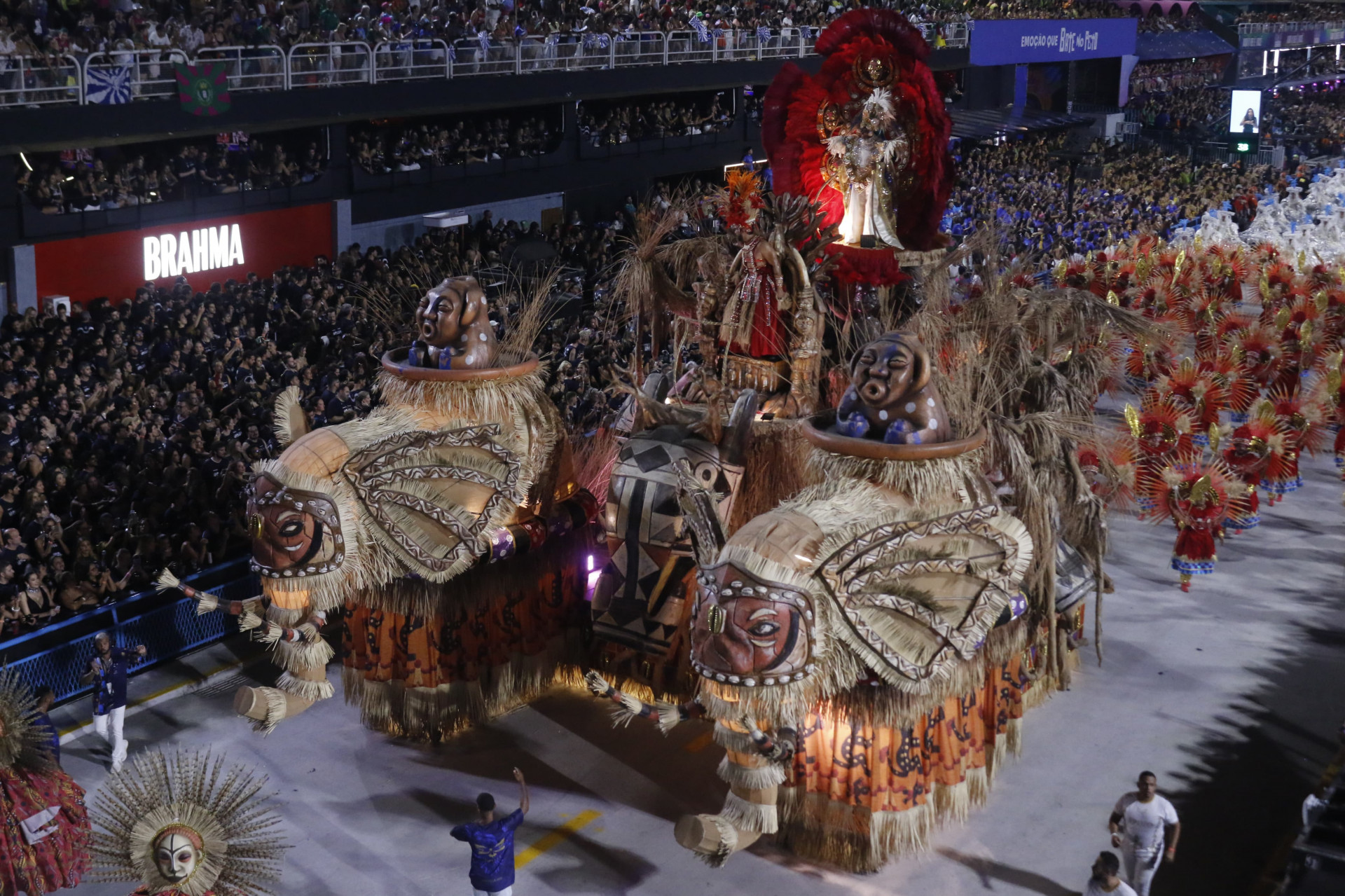 Portela desfila na Marquês de Sapucaí - Foto: Carlos Elias / Agência O Dia