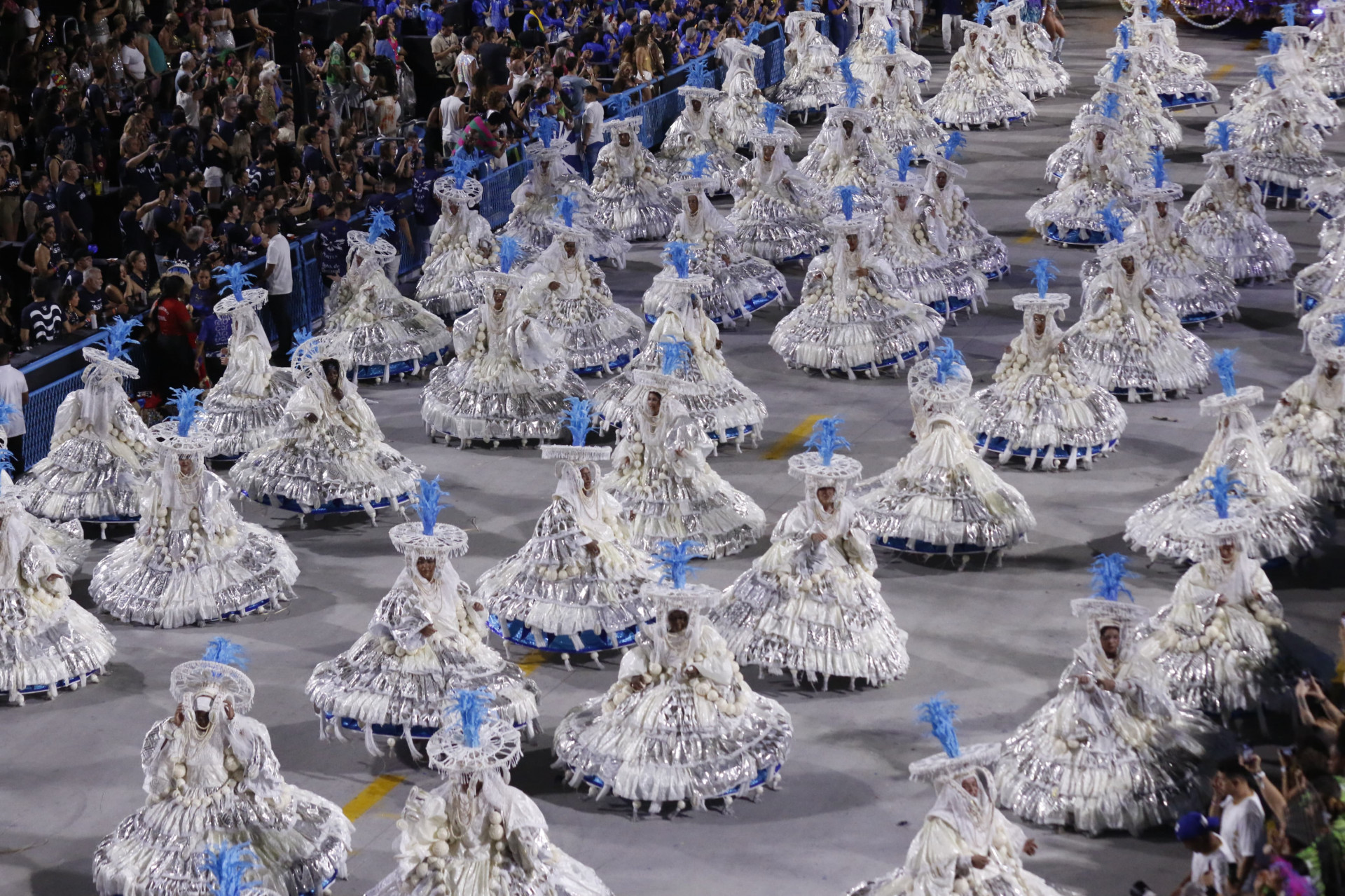 Portela desfila na Marquês de Sapucaí - Foto: Carlos Elias / Agência O Dia