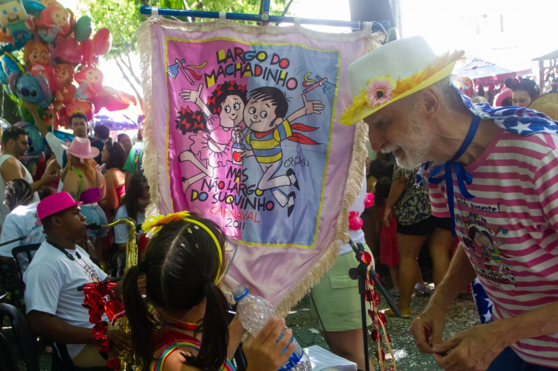 Estandarte do Largo do Machadinho vira ponto de encontro de diferentes gerações - Érica Martin / Agência O Dia