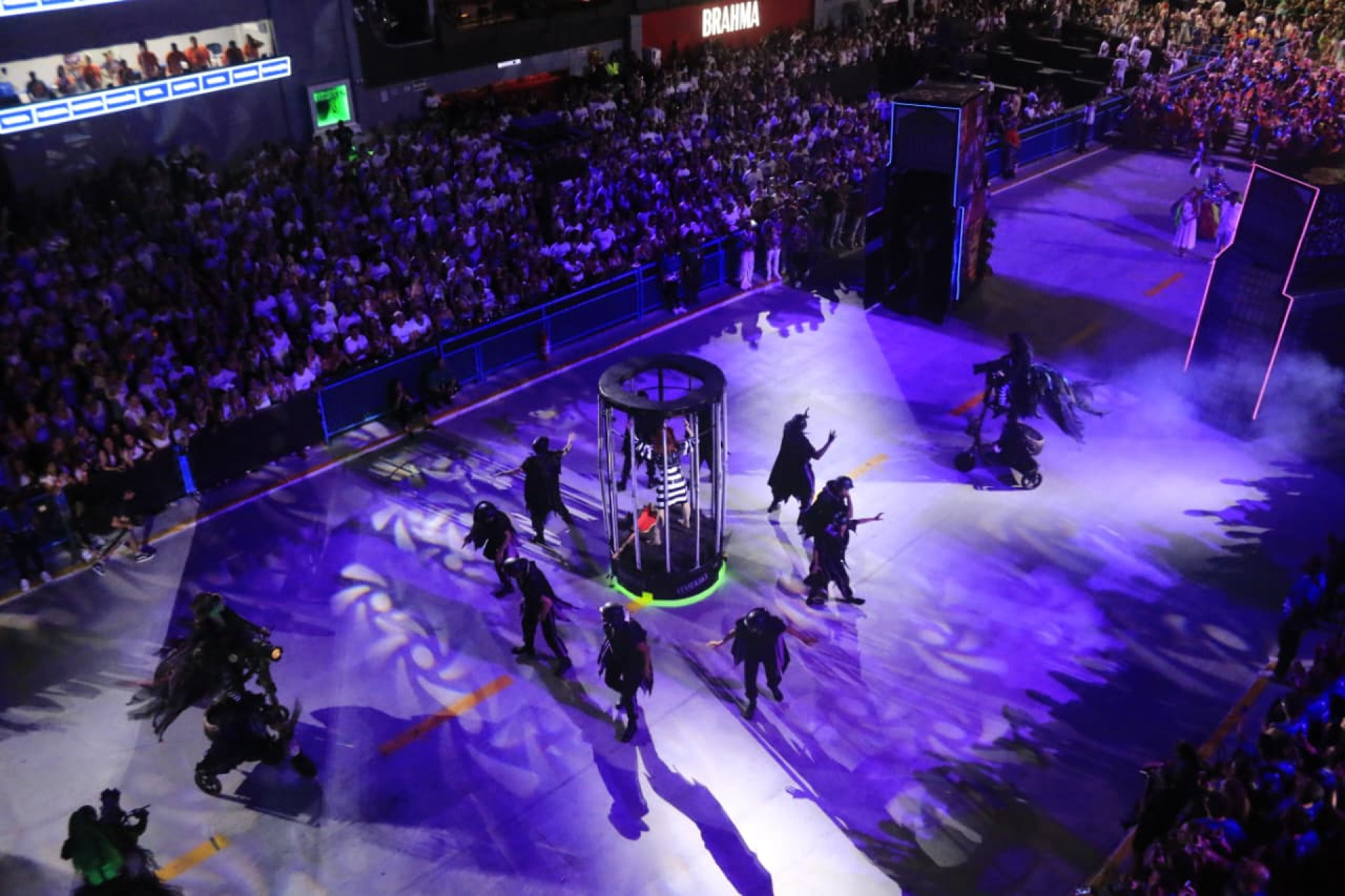 Mocidade foi a primeira escola a desfilar nesta segunda (16) - Carlos Elias/Agência O Dia