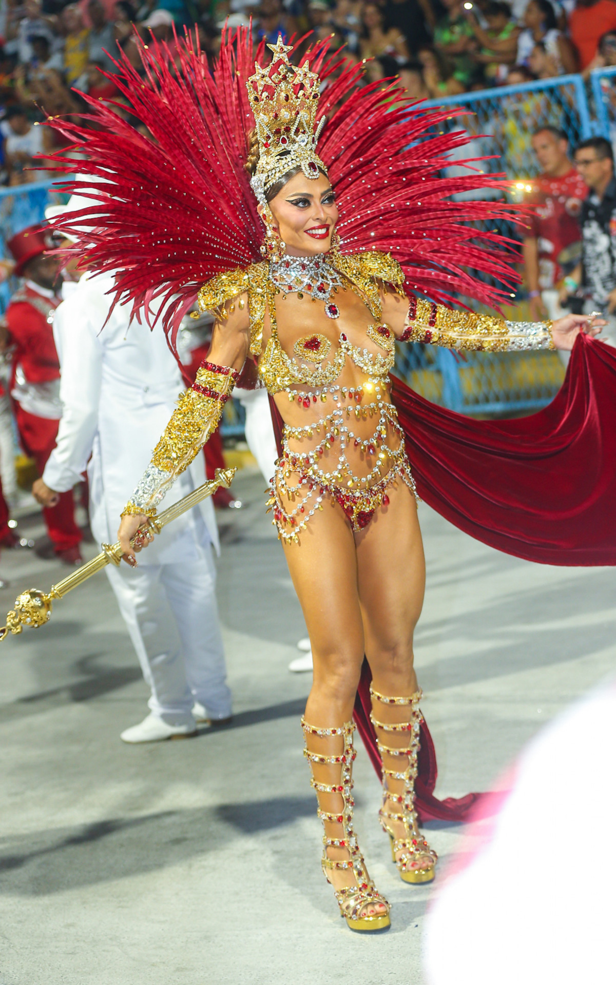 Juliana Paes é rainha de bateria da Viradouro - Victor Chapetta / BrazilNews