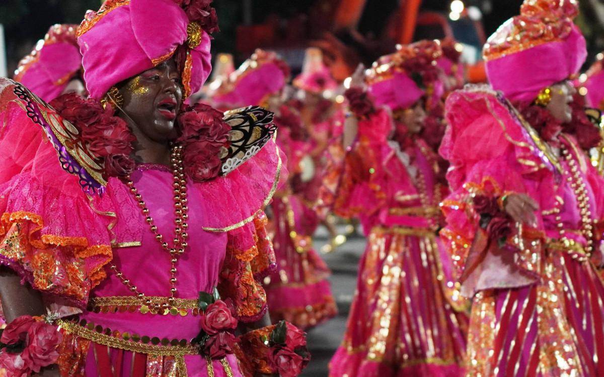 Beija-Flor apresentou desfile sobre maior candomblé de rua do mundo