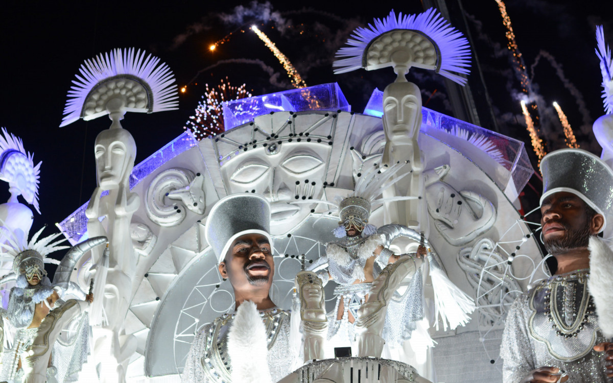 Tuiuti teve destaque no samba-enredo e na bateria