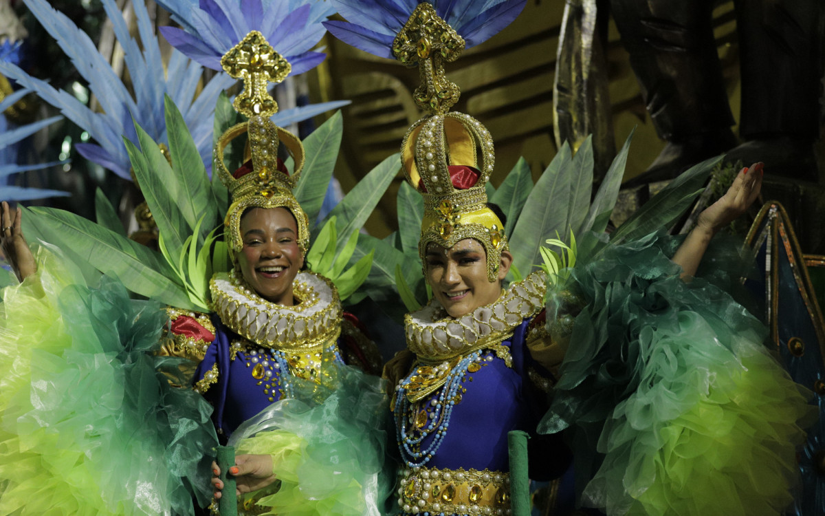 Paraíso do Tuiuti trouxe enredo sobre tradição religiosa afro-cubana