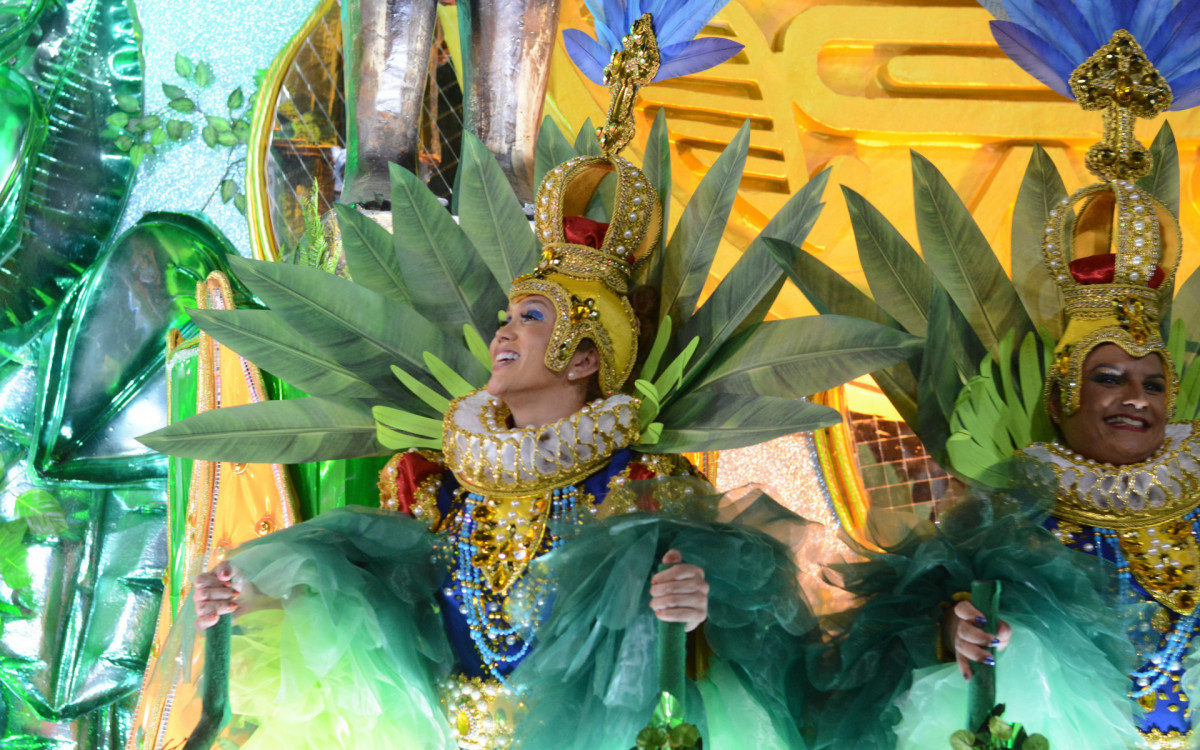 Tuiuti trouxe enredo sobre vertente religiosa afro-cubana ligada ao orixá Orunmilá