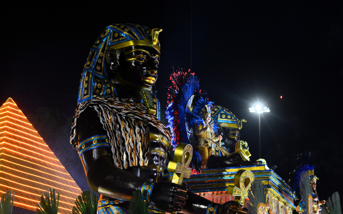 Tuiuti trouxe enredo sobre vertente religiosa afro-cubana ligada ao orixá Orunmilá