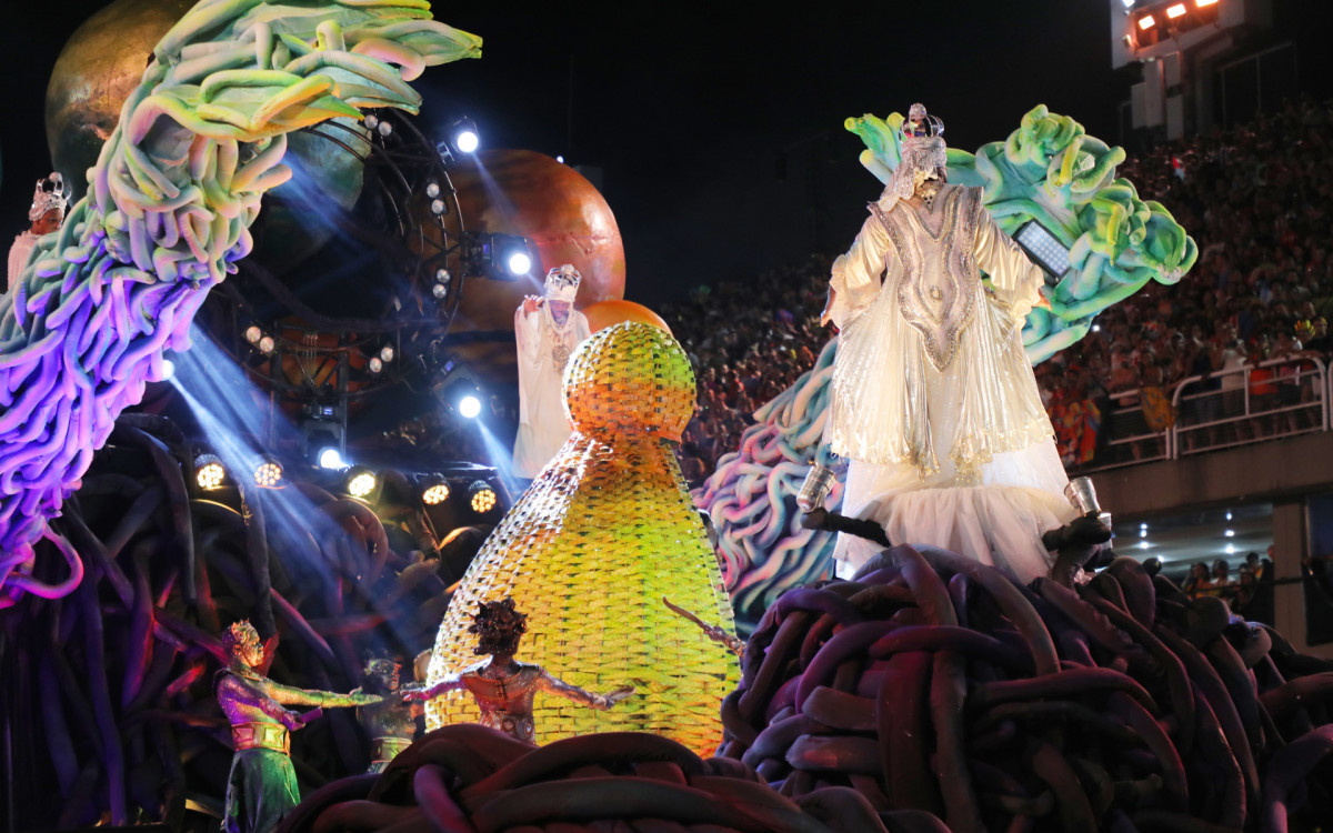 Tuiuti teve problemas em acabamento de alegorias e evolução