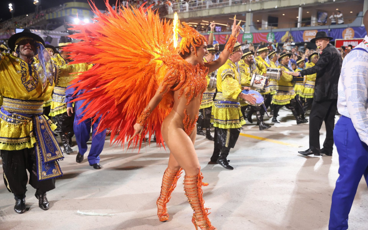 Mileide Mihaile brilha no desfile da Unidos da Tijuca