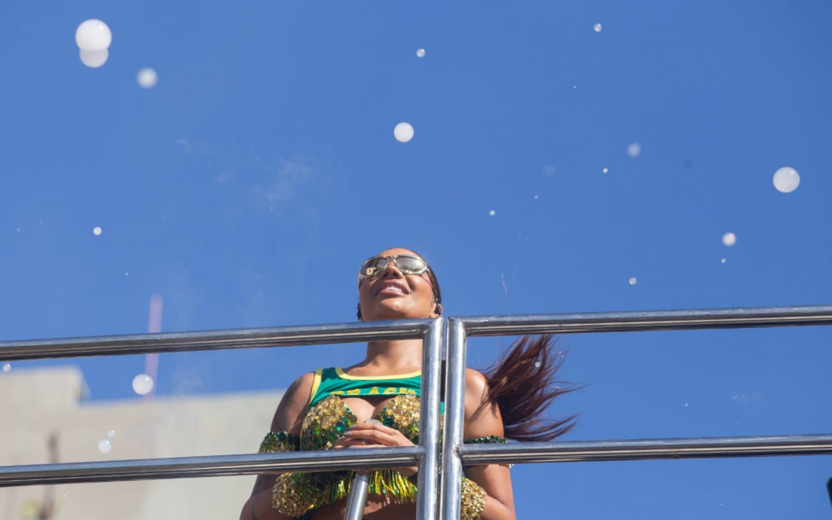 Ludmilla comandou o Fervo da Lud pelo oitavo ano no carnaval de rua do Rio