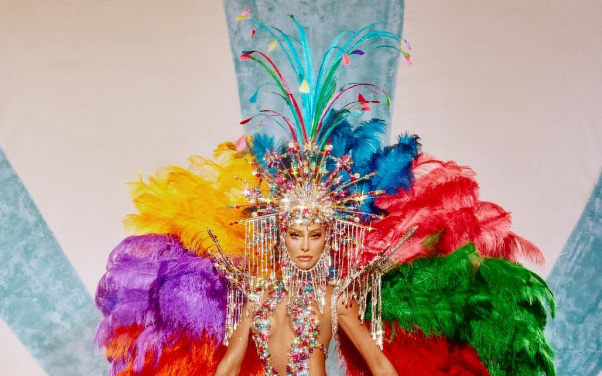 Sabrina Sato &eacute; rainha de bateria da Vila Isabel