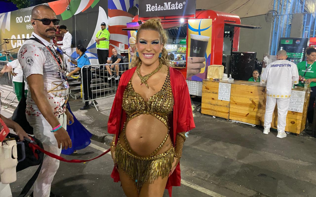 Lore Improta é musa da Viradouro