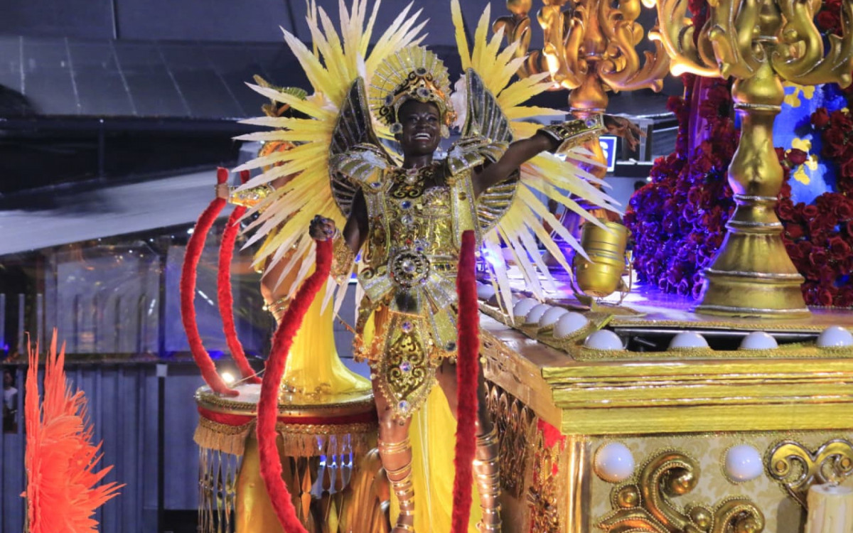 Assinado pelo carnavalesco João Vitor Araújo, o enredo da Deusa da Passarela foi sobre o \