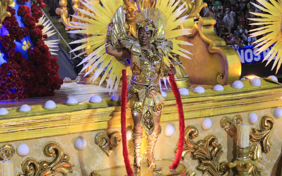 Nino do Milênio e Jéssica Martín estrearam como intérpretes, substituindo Neguinho da Beija-Flor