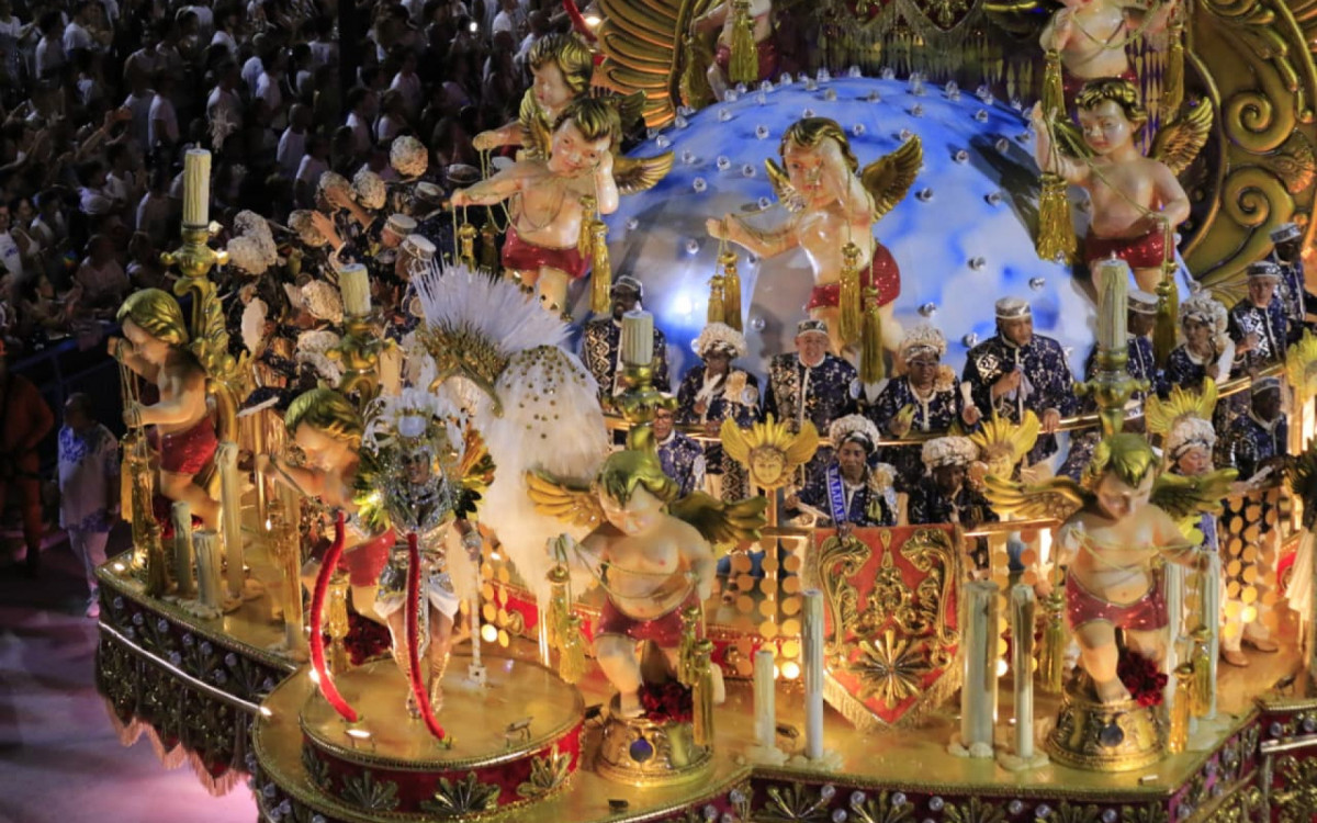 Nino do Milênio e Jéssica Martín estrearam como intérpretes, substituindo Neguinho da Beija-Flor