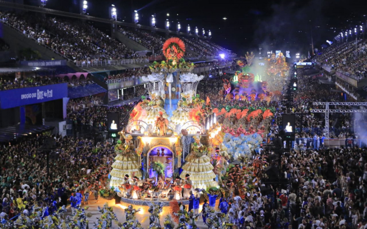 Beija-Flor fez desfile arrasador na Sapucaí