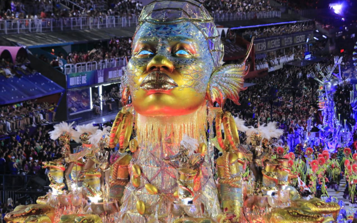 Viradouro fez desfile emocionante na Sapucaí