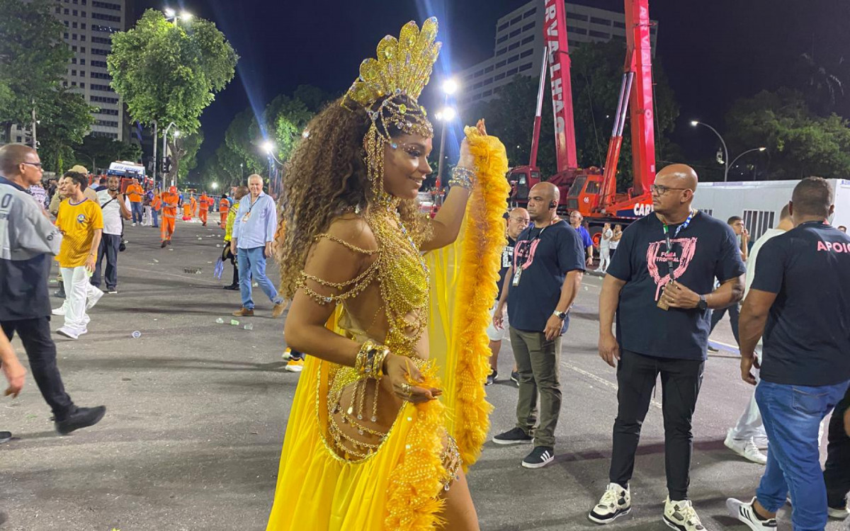 Juliana Alves abre e encerra desfile da Unidos da Tijuca - Foto: Thalita Queiroz / Agência O Dia