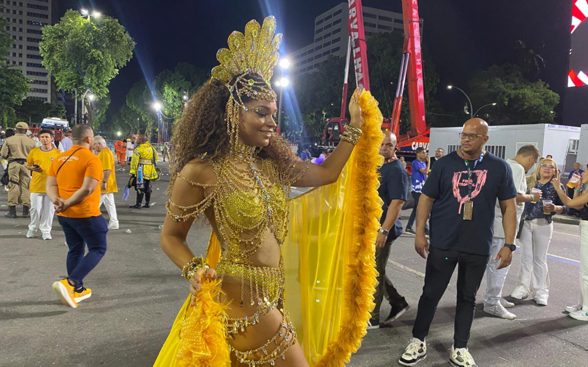 Juliana Alves abre e encerra desfile da Unidos da Tijuca - Foto: Thalita Queiroz / Agência O Dia