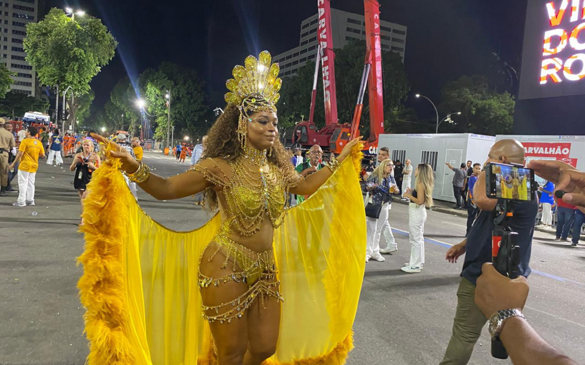 Juliana Alves abre e encerra desfile da Unidos da Tijuca - Foto: Thalita Queiroz / Agência O Dia