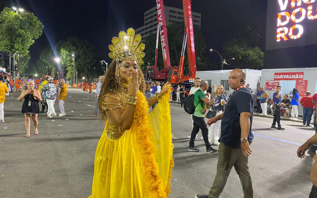 Juliana Alves abre e encerra desfile da Unidos da Tijuca - Foto: Thalita Queiroz / Agência O Dia