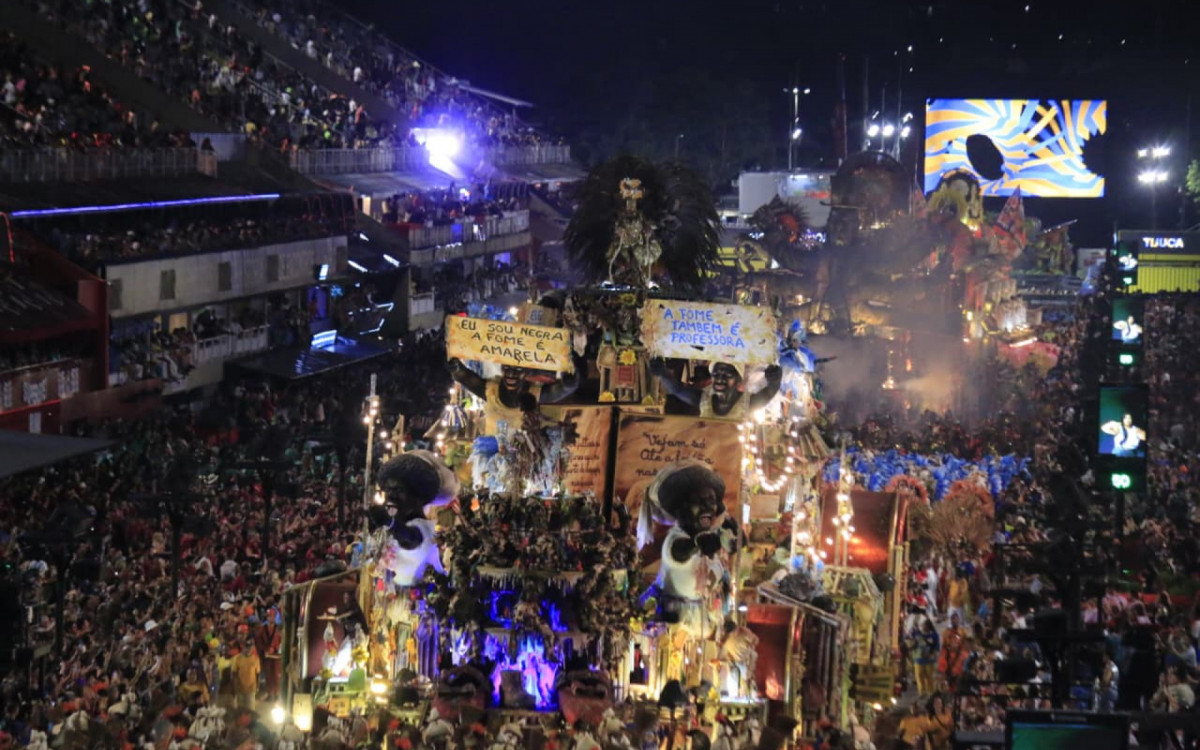 Escritora brasileira e uma das maiores vozes negras da literatura foi homenageada pela Tijuca