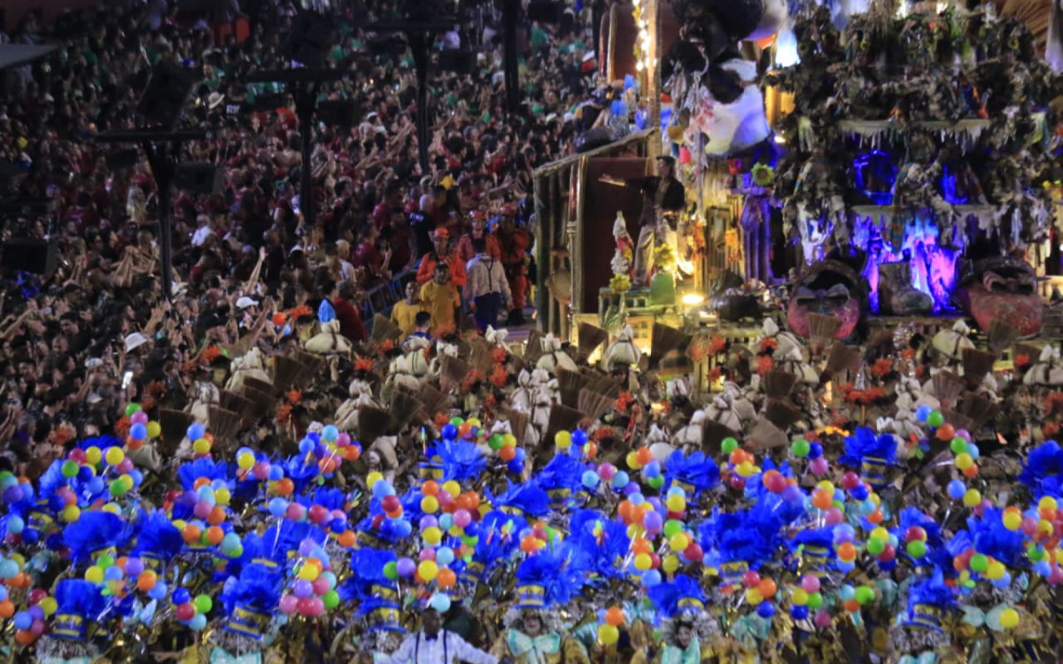 Tijuca encerrou o segundo dia de desfiles do Grupo Especial