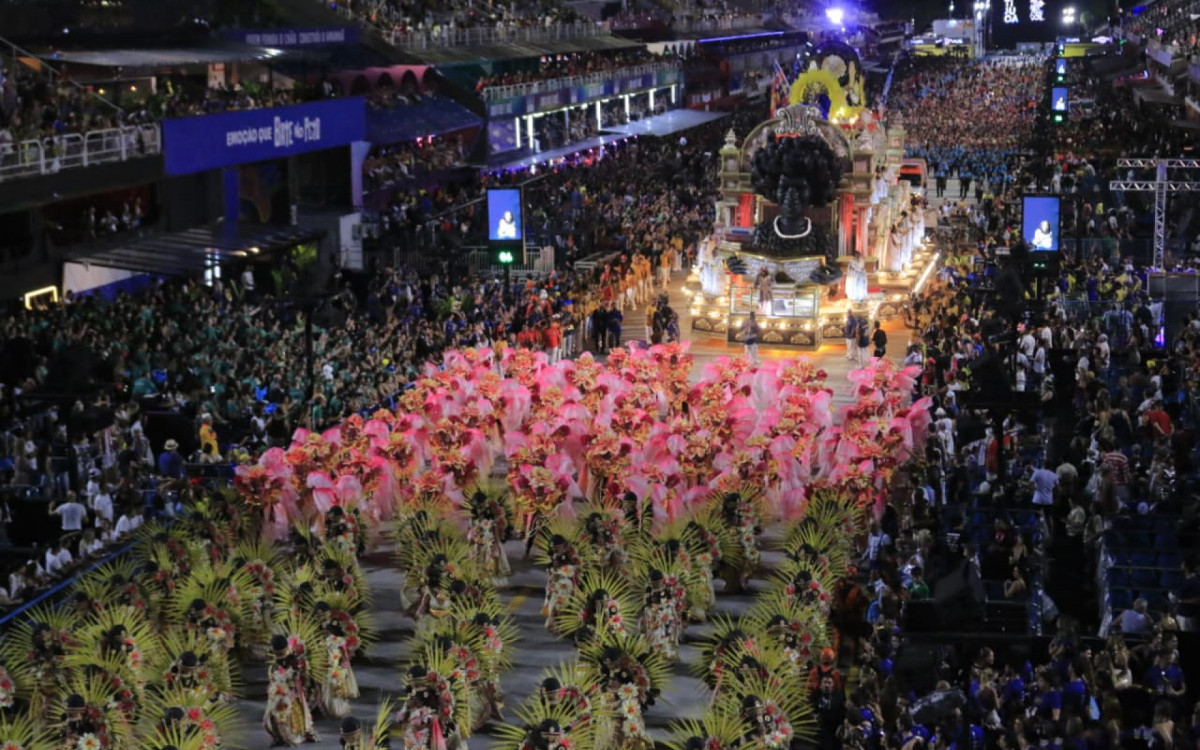 Unidos da Tijuca homenageou Carolina de Jesus na Sapucaí
