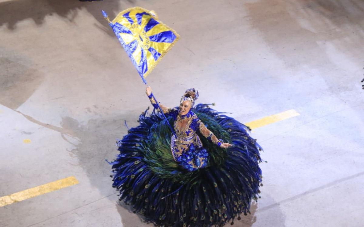 Unidos da Tijuca homenageou Carolina de Jesus na Sapucaí
