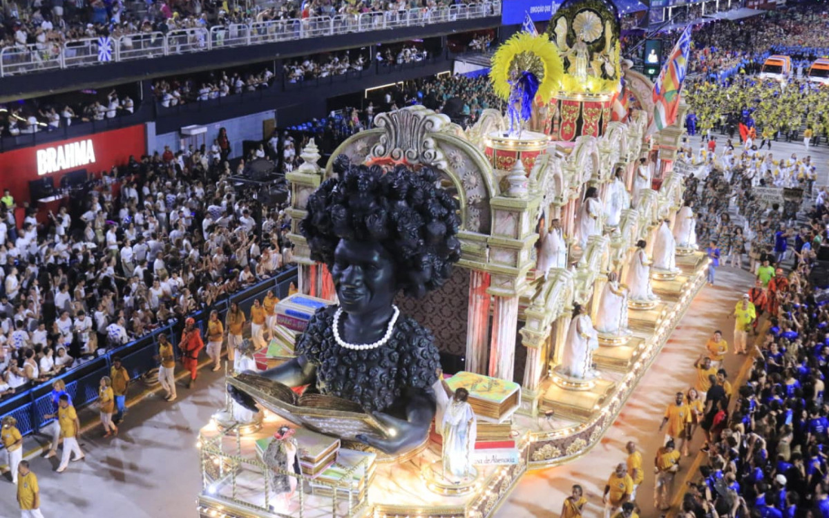 Desfile da Unidos da Tijuca em homenagem a Carolina de Jesus