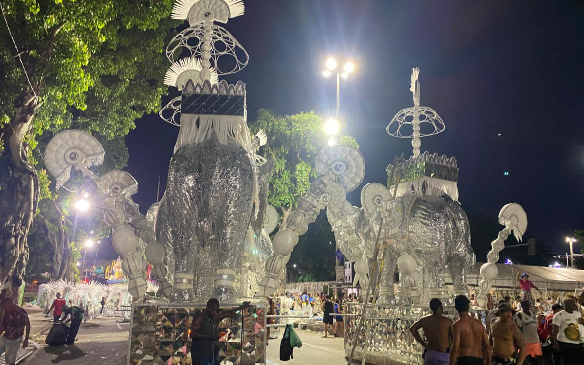 Carro abre-alas da Tuiuti