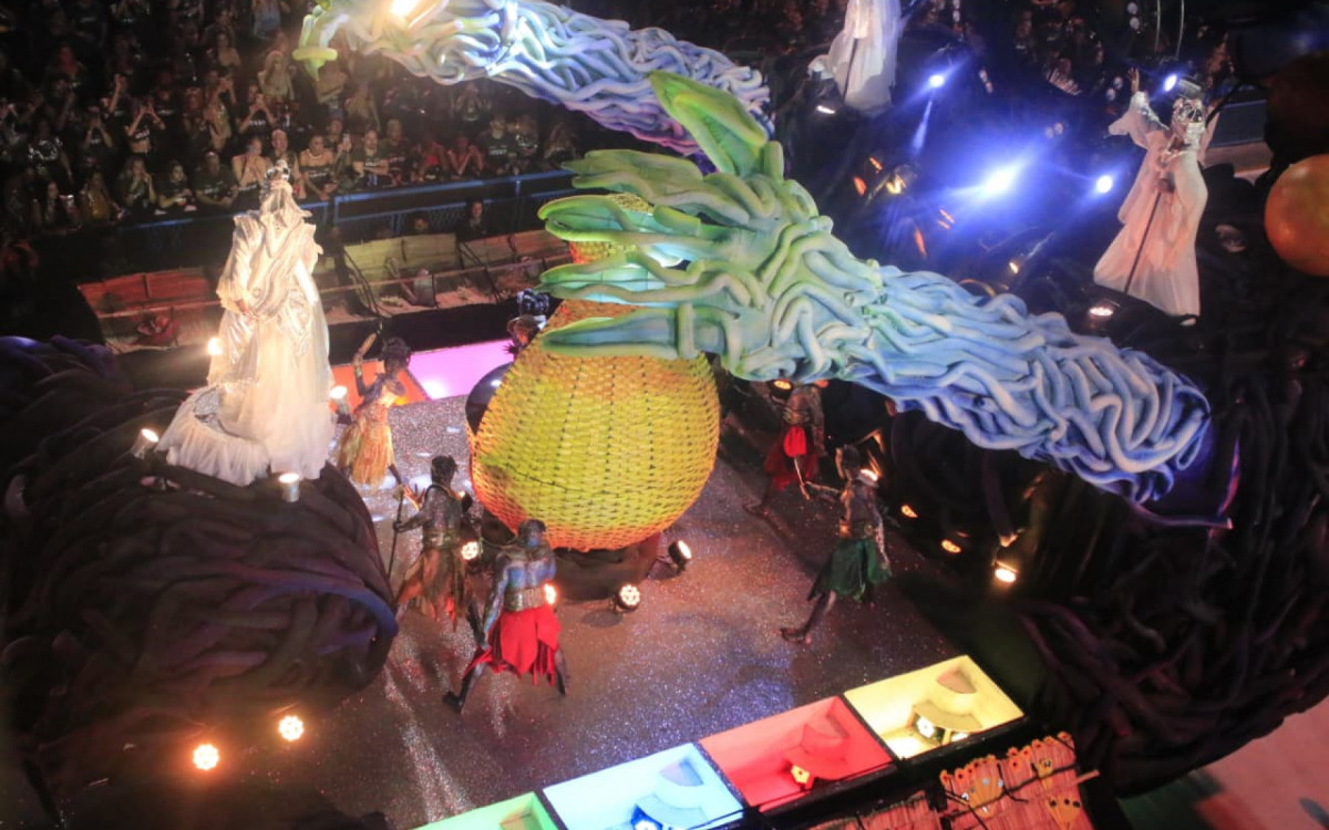 Paraíso do Tuiuti trouxe enredo sobre tradição religiosa afro-cubana