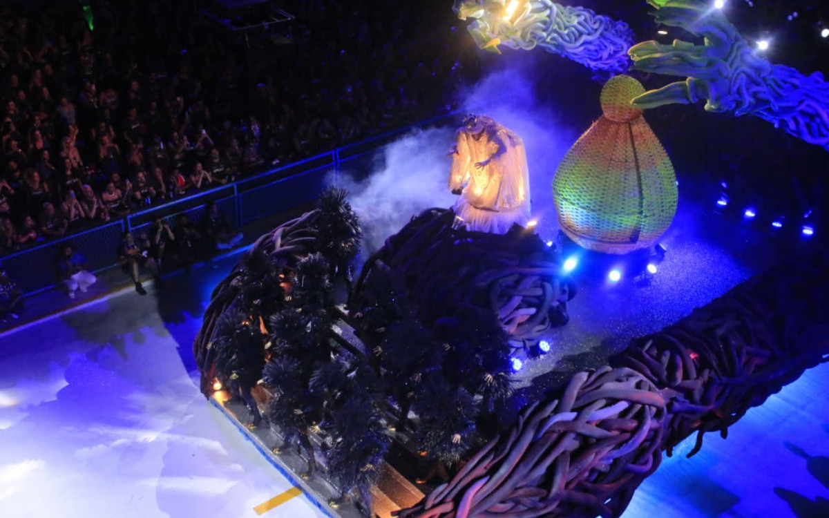 Paraíso do Tuiuti trouxe para a Sapucaí o enredo \