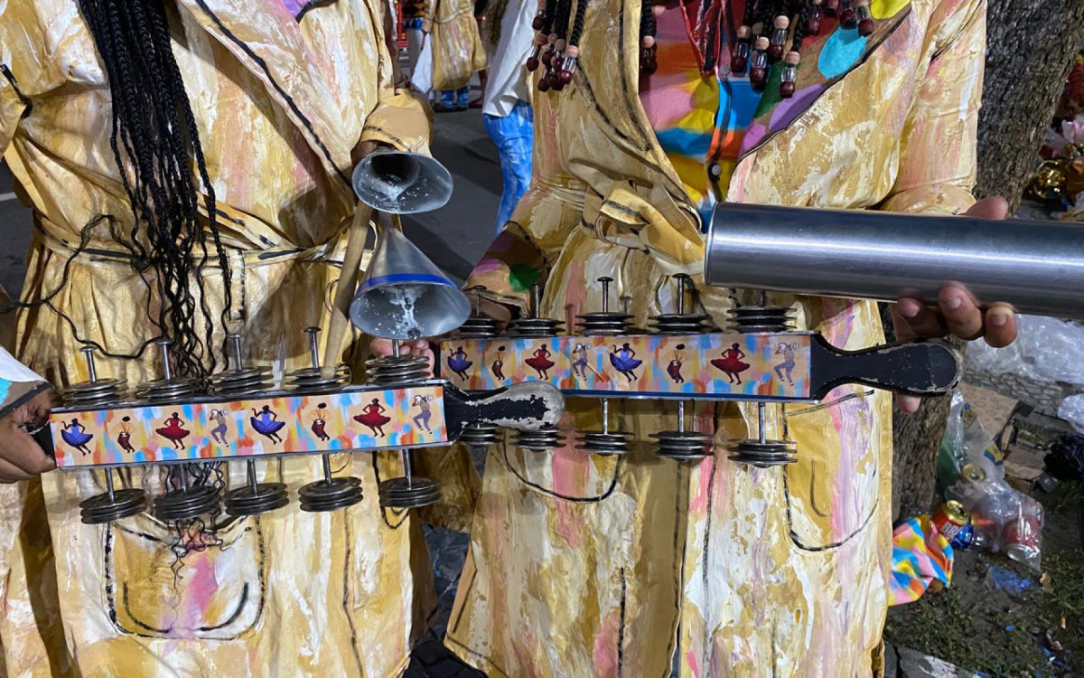 Ritmistas mostram detalhes dos instrumentos - Foto: Thalita Queiroz / Agência O Dia